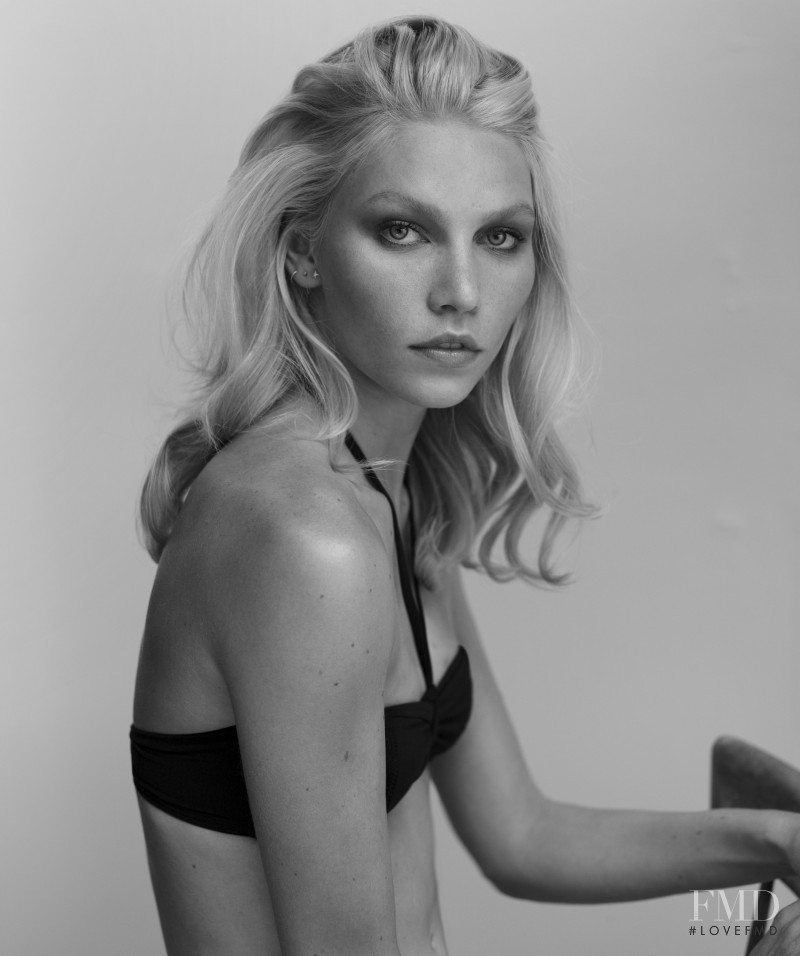 Aline Weber featured in Instinto De Proteccion, July 2016