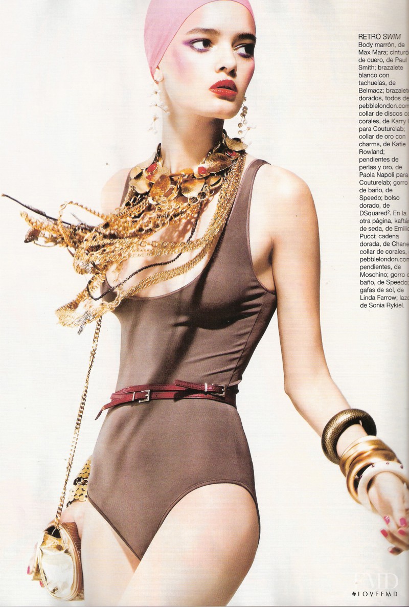 Wanessa Milhomem featured in Aves Del Paraiso, April 2010