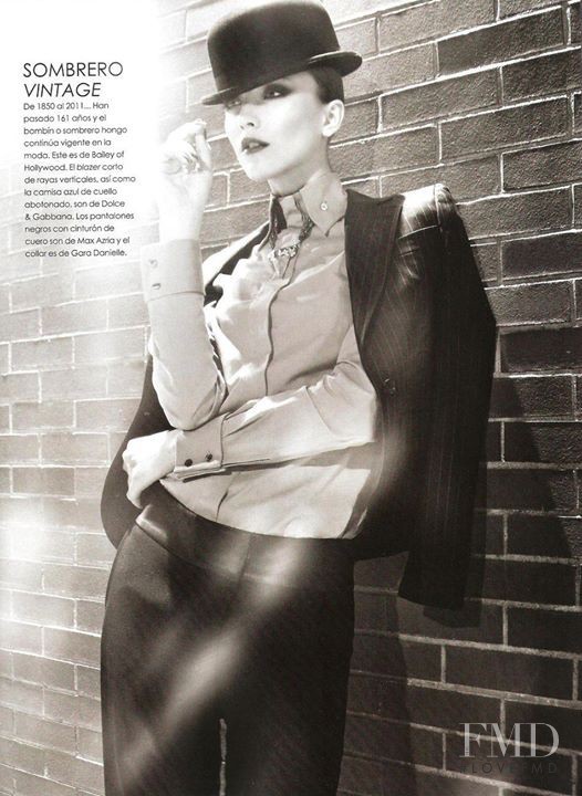 Andressa Fontana featured in El Glamour Del Jacket, January 2011