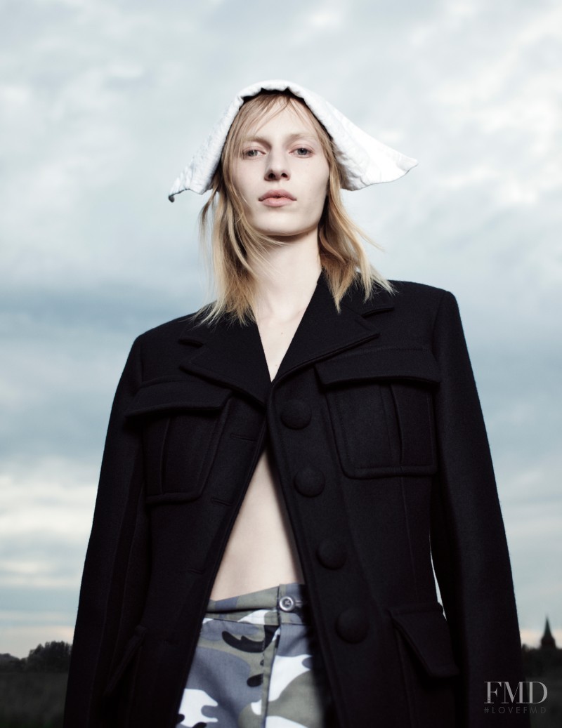 Julia Nobis featured in Melancholia, September 2016