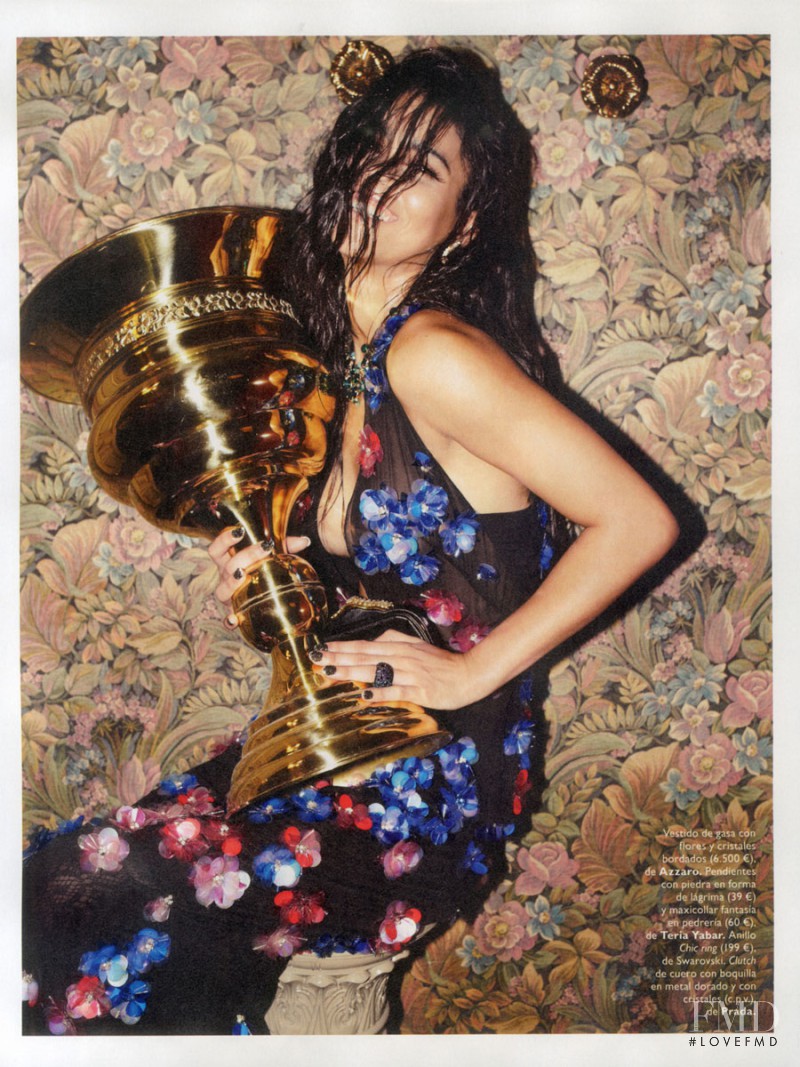 Karol Santos featured in Puesta De Largo, February 2014