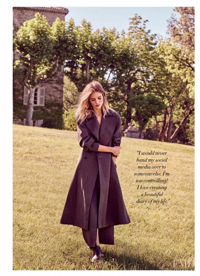 Rosie Huntington-Whiteley featured in Flower Girl, October 2016