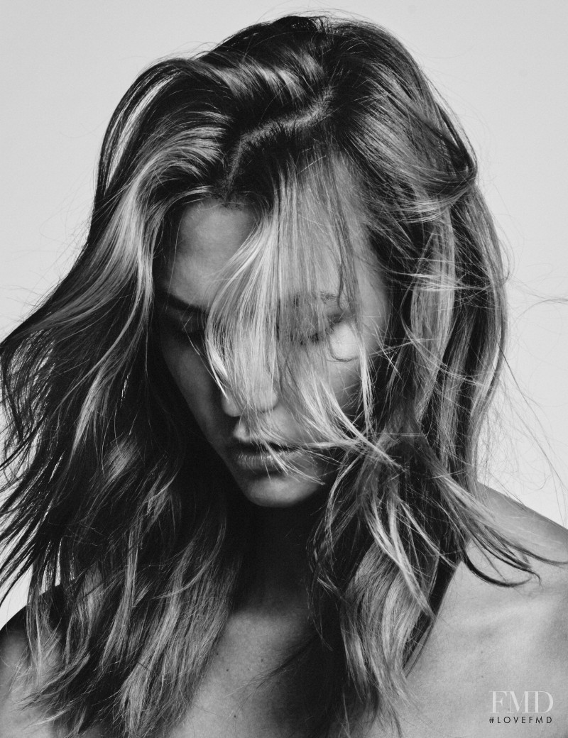 Karlie Kloss featured in Karlie Kloss, October 2016