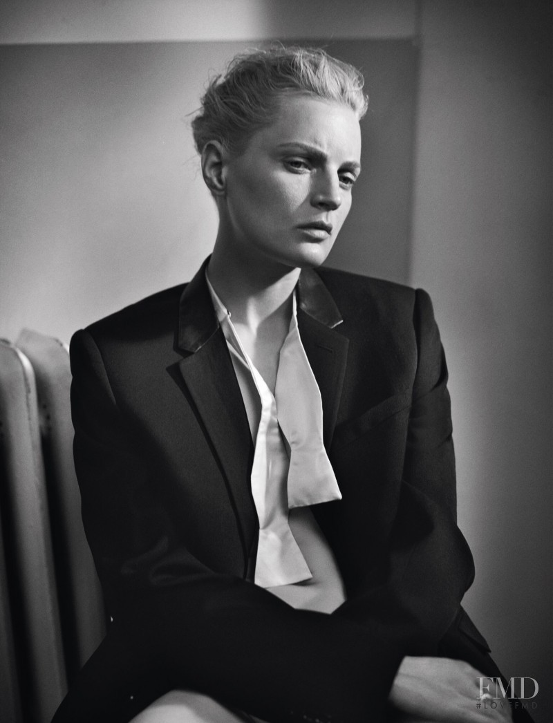 Guinevere van Seenus featured in Victor Victoria, November 2016