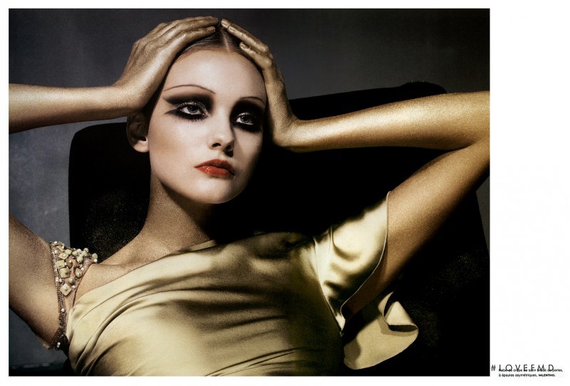 Caroline Trentini featured in Brazil, April 2006