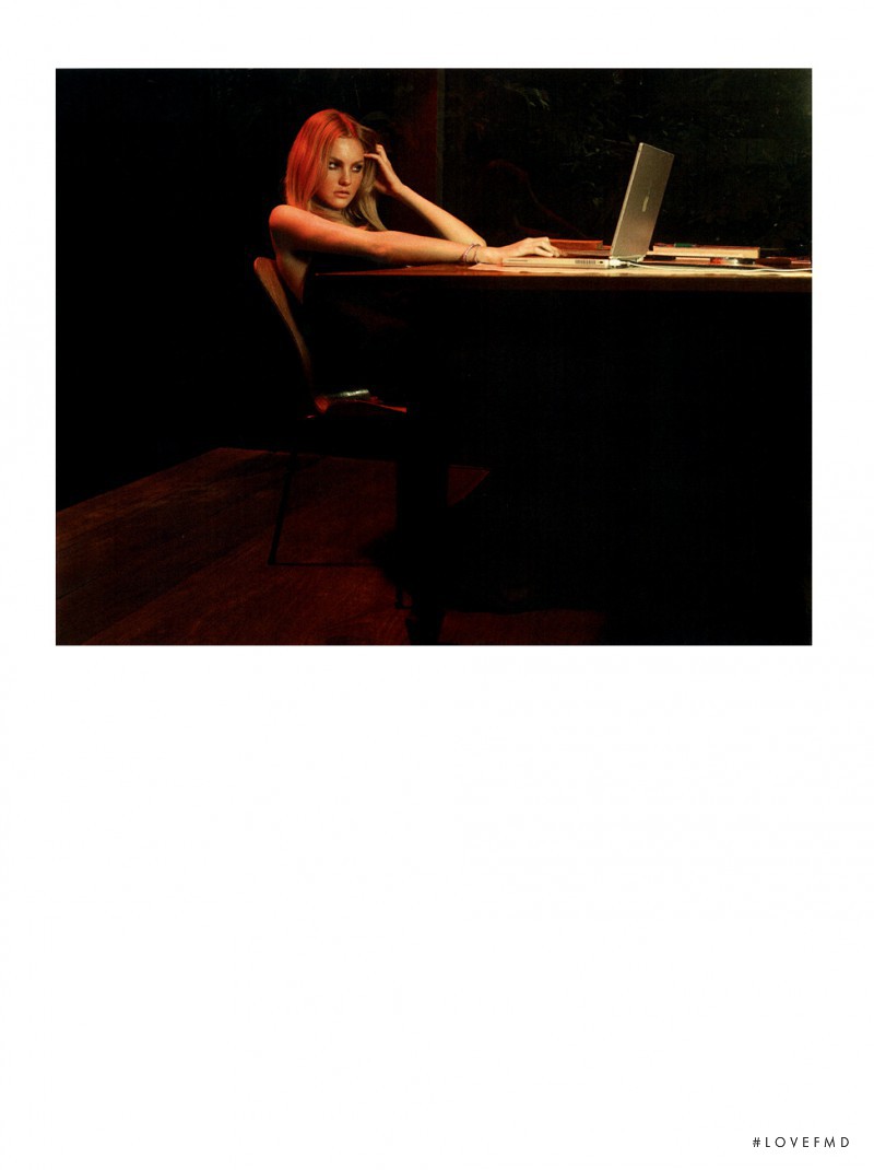 Caroline Trentini featured in O luxo da privacidade, August 2006