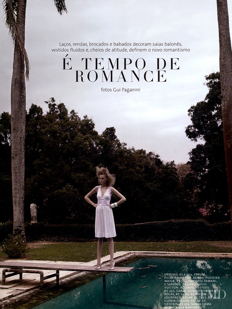 Caroline Trentini featured in E Tempo De Romance, December 2005