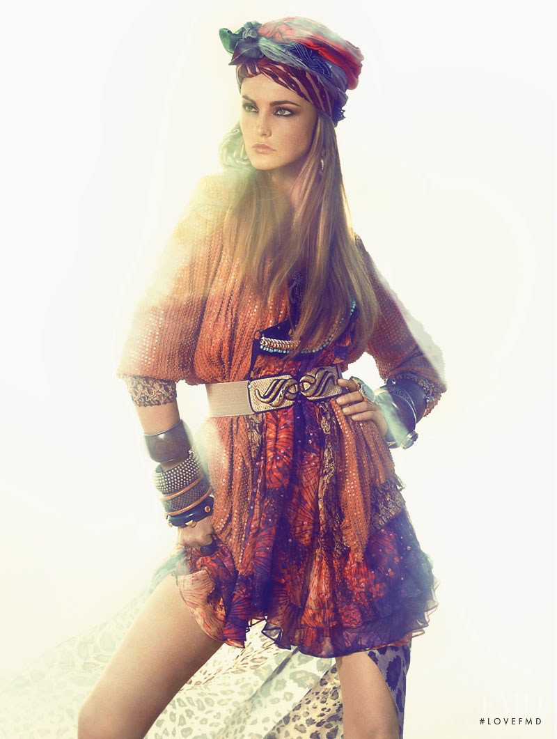 Caroline Trentini featured in Rainha da Tribo, November 2010