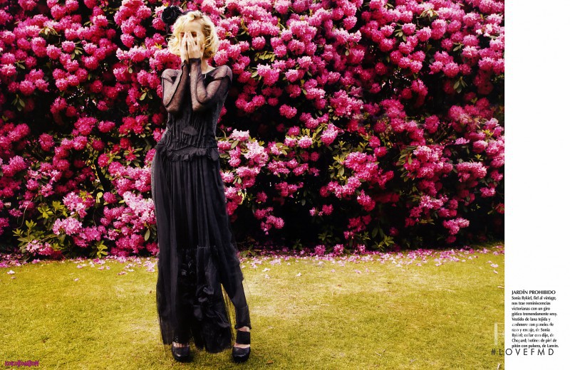 Eva Herzigova featured in Flores de Invierno, November 2010