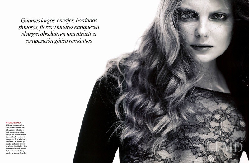 Eniko Mihalik featured in el cisne negro, September 2011