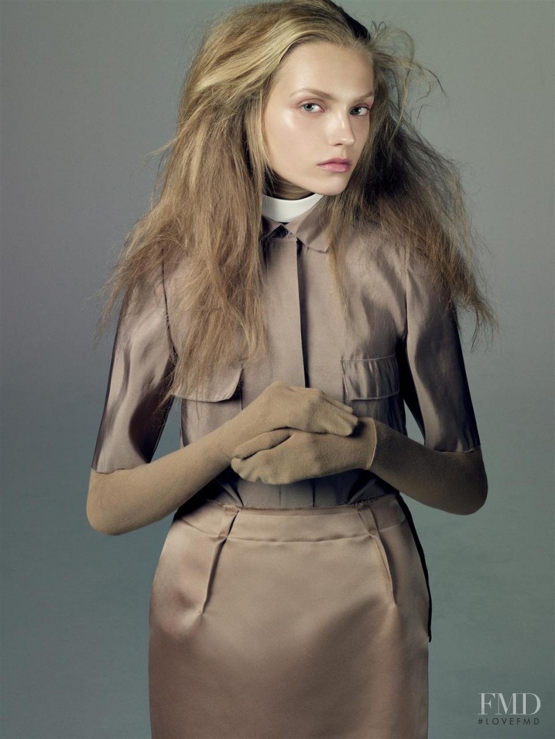 Anna Maria Jagodzinska featured in Form Function, January 2009