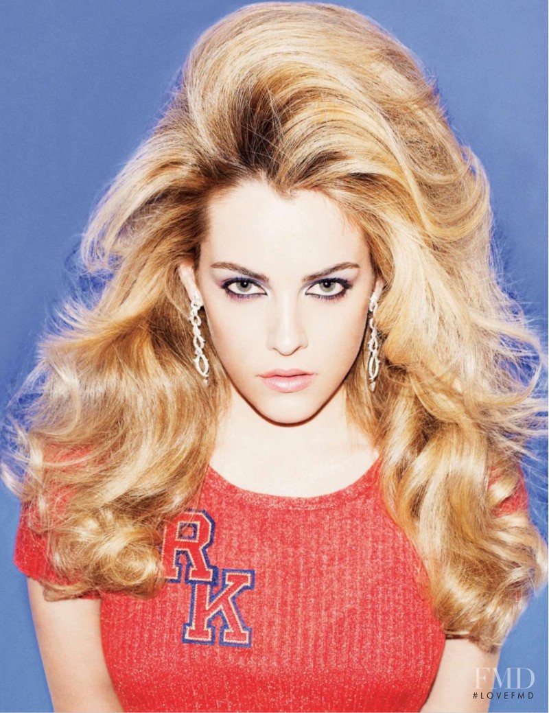 Danielle Riley Keough featured in &#1054; &#1057;&#1055;&#1054;&#1056;&#1058;,  &#1058;&#1067;-&#1052;&#1048;&#1056;  - About Sports - Peace, February 2010