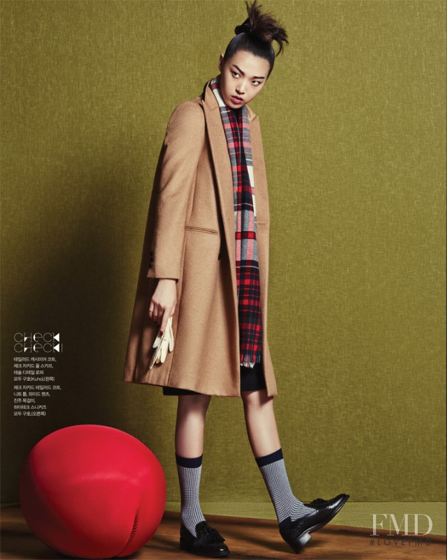 Tian Yi featured in Geometic Play, October 2015