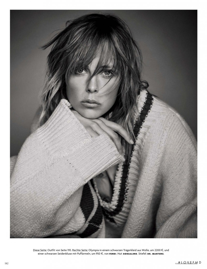 Edie Campbell featured in Modell-Familie, December 2016