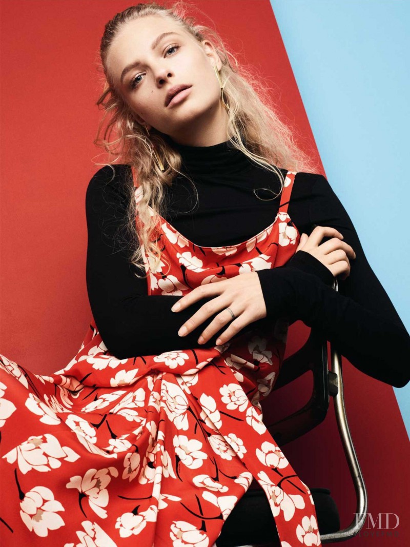 Frederikke Sofie Falbe-Hansen featured in Forwarding Dress, January 2017