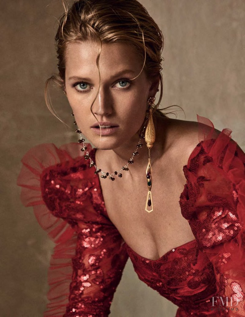 Toni Garrn featured in What\'s new?, February 2017