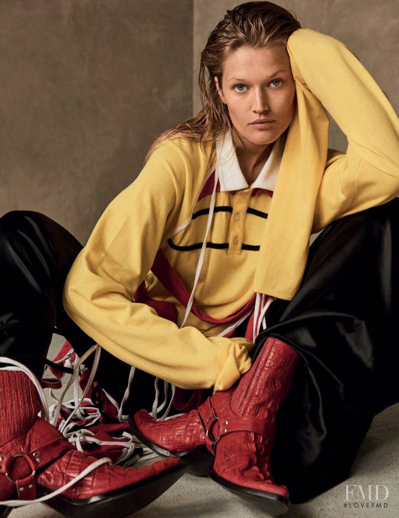 Toni Garrn featured in What\'s new?, February 2017