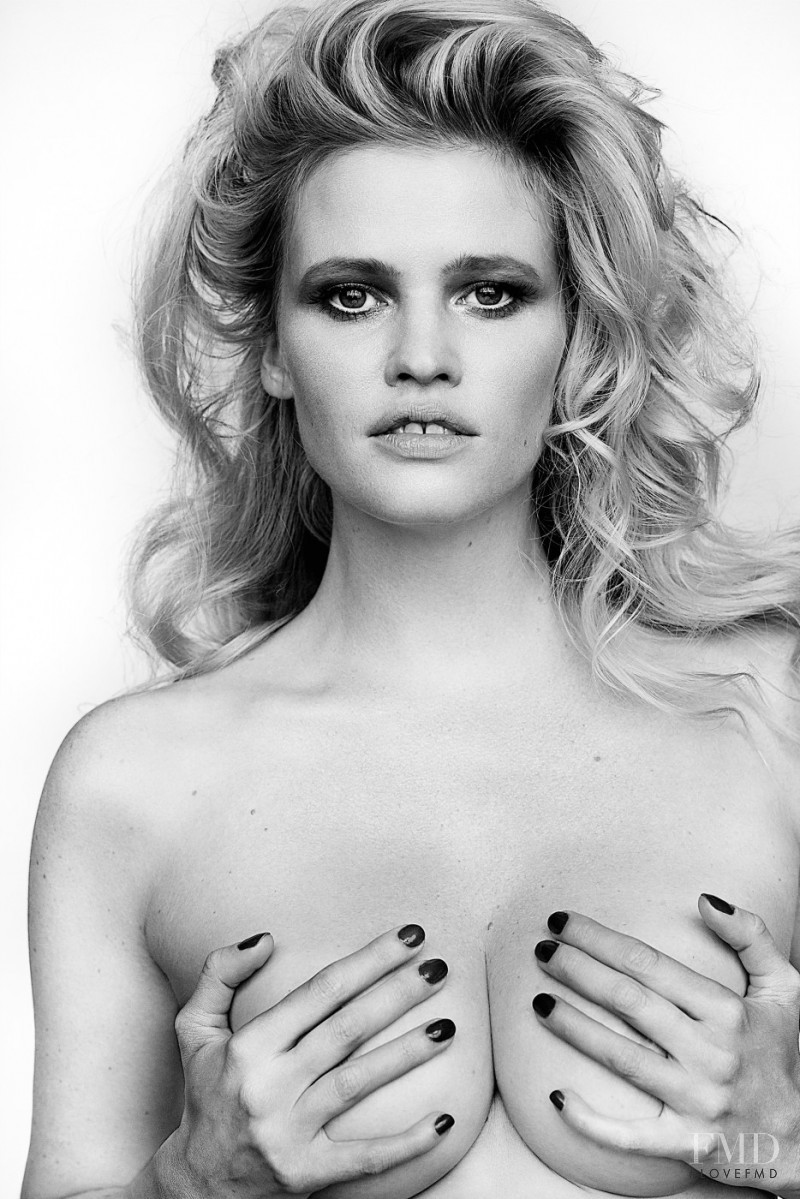 Lara Stone featured in Kendall, Carolyn, Lara, Amber, Joan and Ellen, January 2017