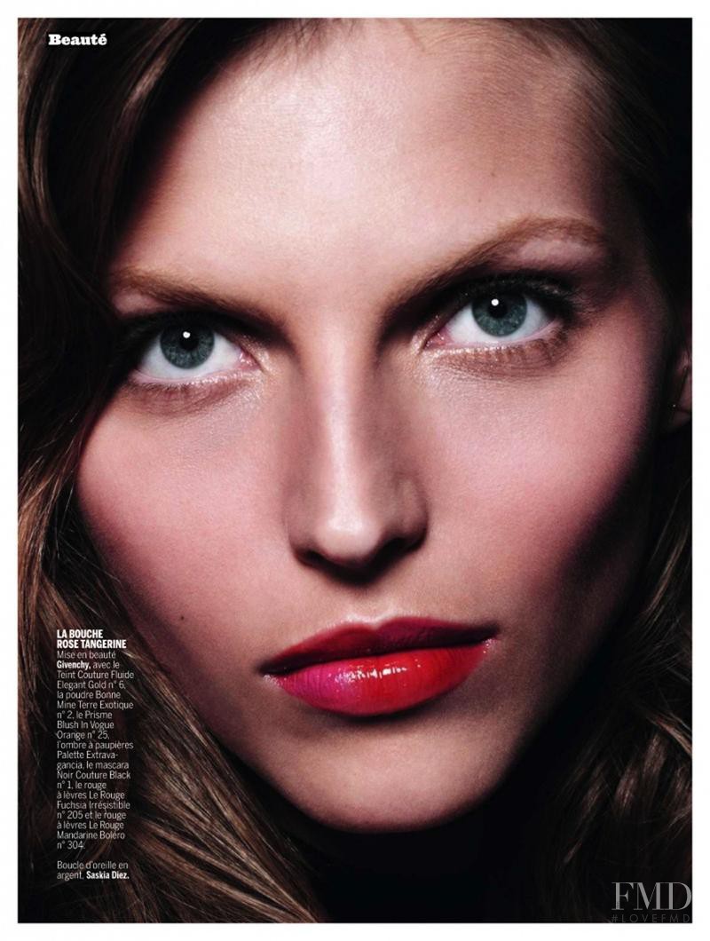 Karlina Caune featured in Le make-up de L\'ete, June 2014