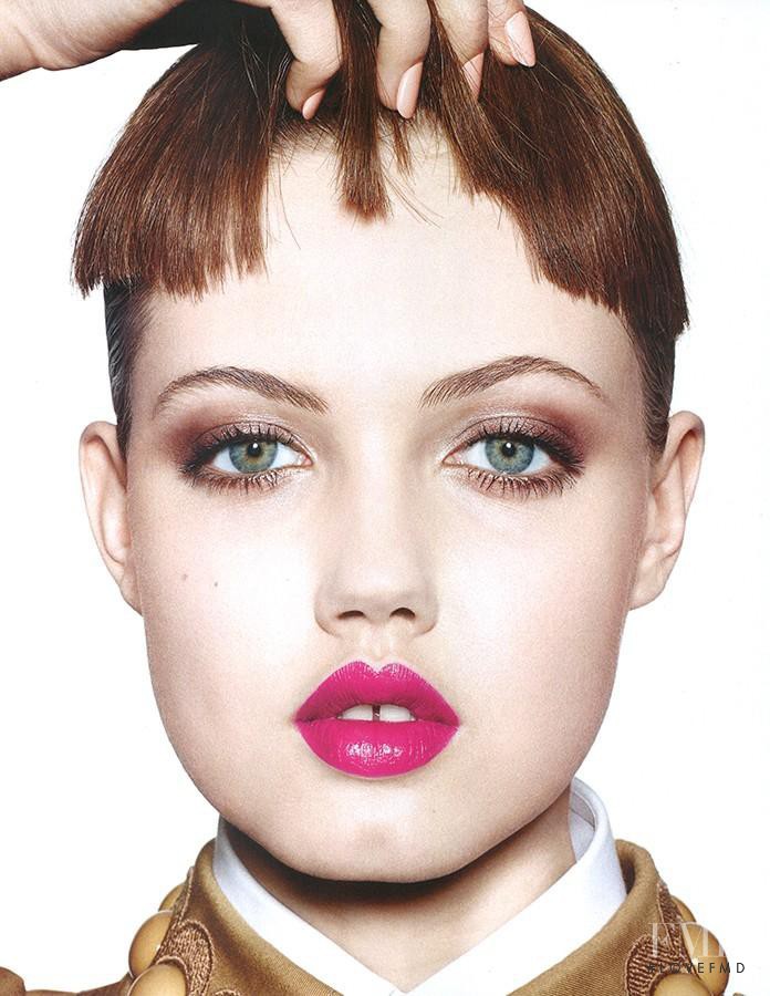 Lindsey Wixson featured in Grimes en serie, April 2015