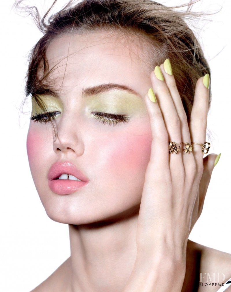 Lindsey Wixson featured in Beauty, January 2017