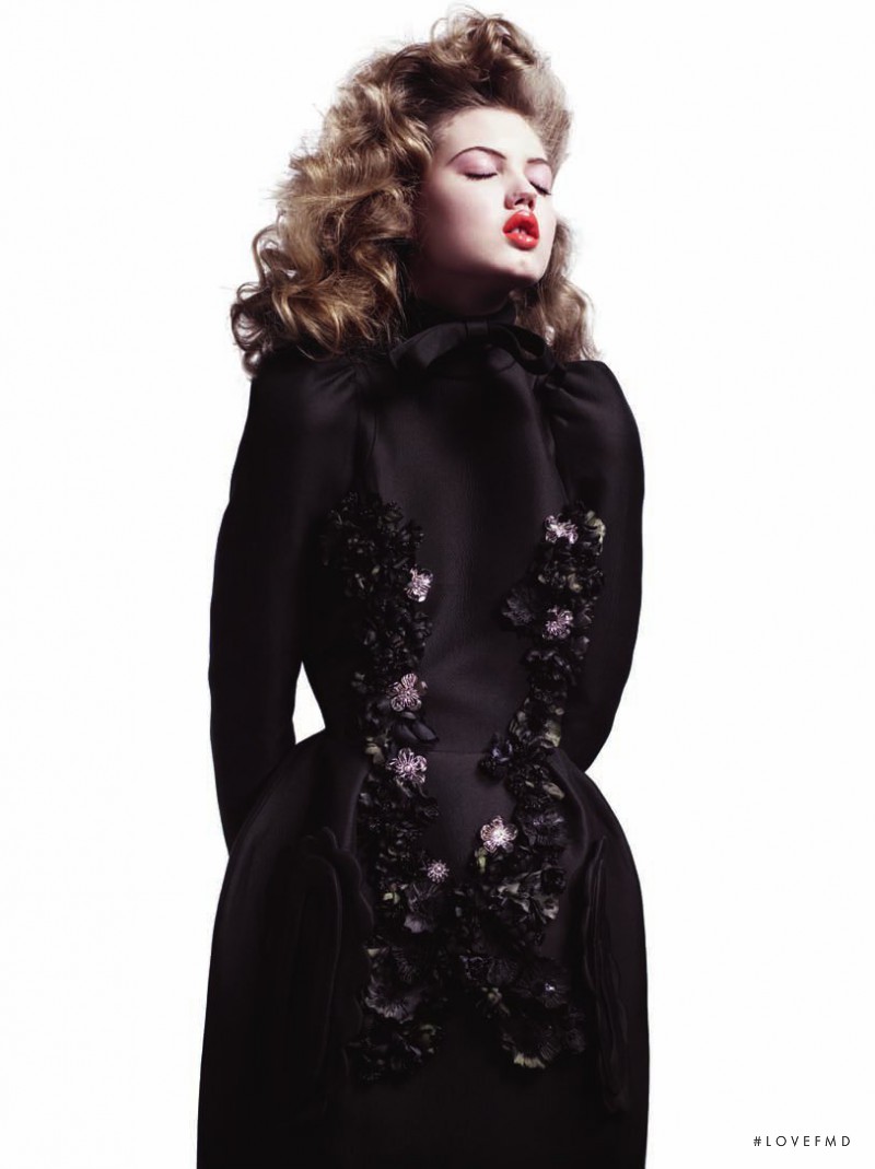 Lindsey Wixson featured in A woman in full, September 2010