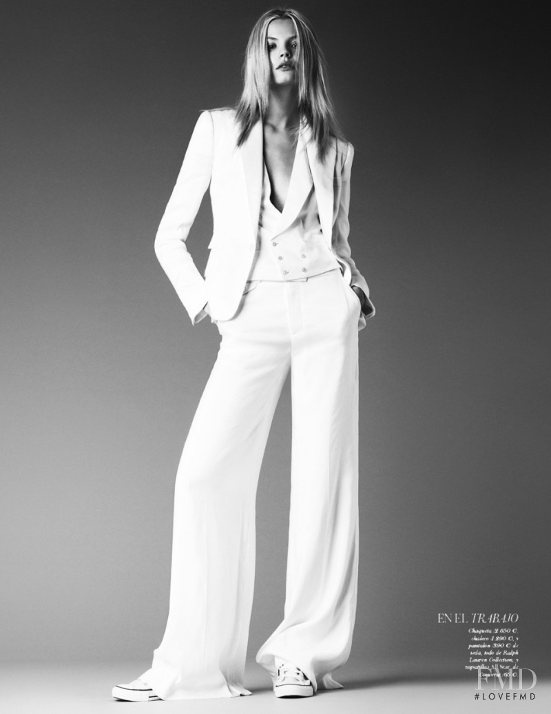 Magdalena Frackowiak featured in Elige Outfit, March 2012