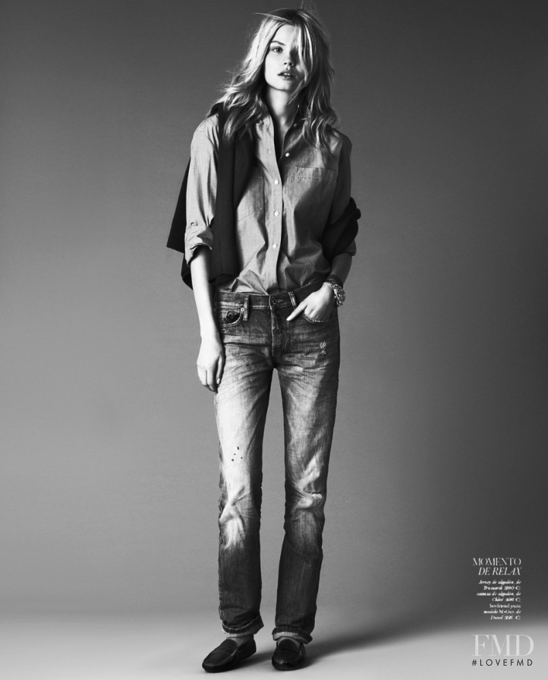 Magdalena Frackowiak featured in Elige Outfit, March 2012