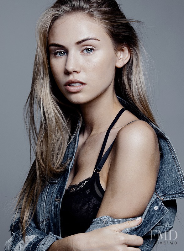 Scarlett Leithold featured in Scarlett Leithold, March 2016