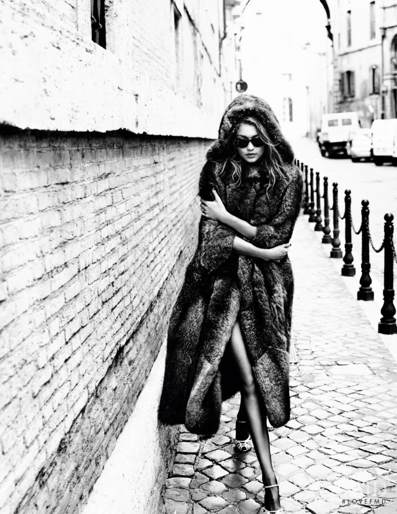 Gigi Hadid featured in Vacances Romaines, November 2016