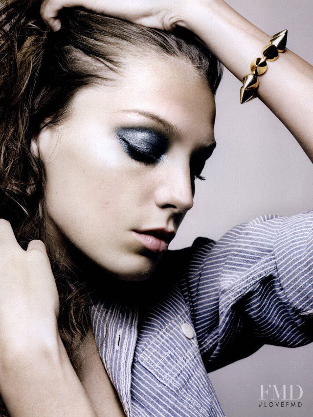 Daria Werbowy featured in ¡Divina!, August 2009