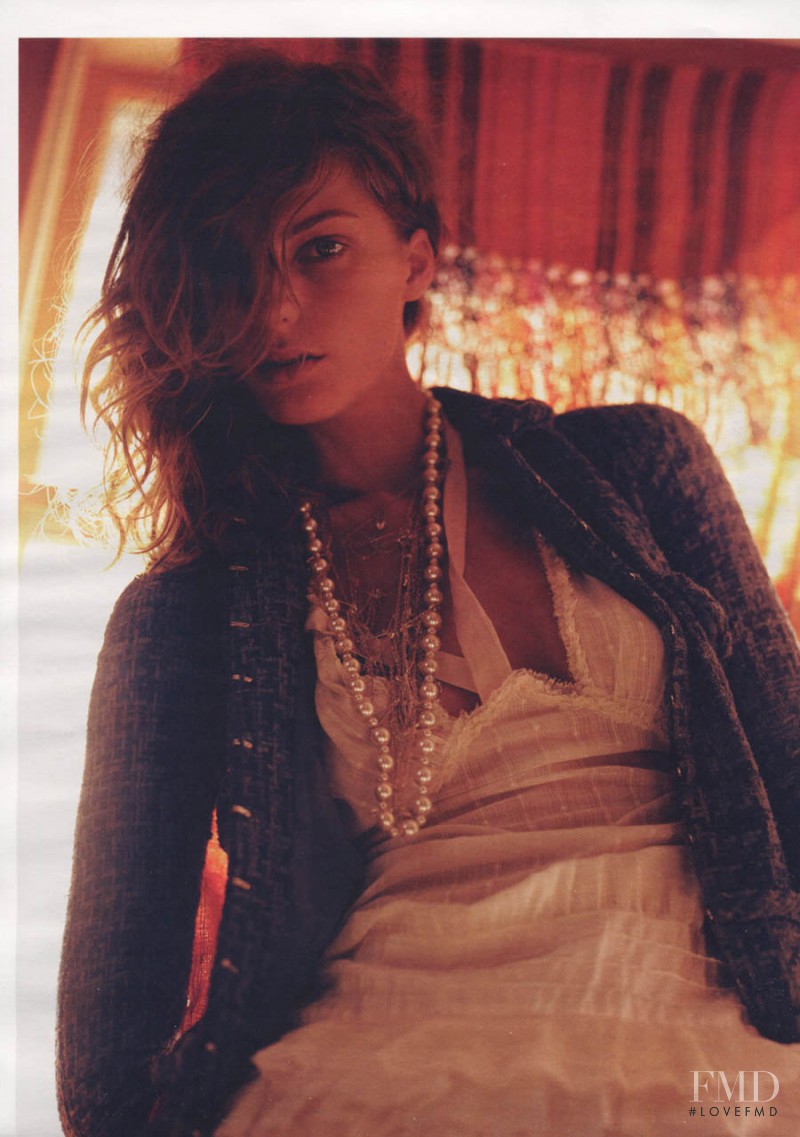 Daria Werbowy featured in Relax, December 2003