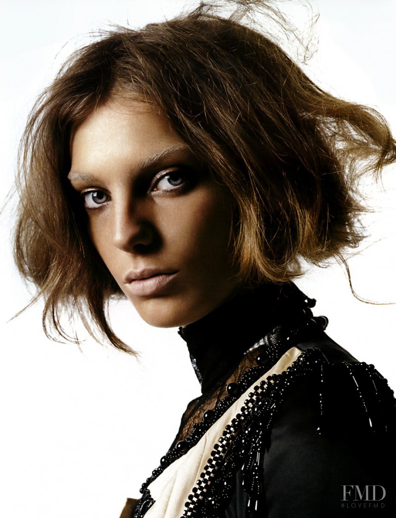 Daria Werbowy featured in Quintessence, August 2004
