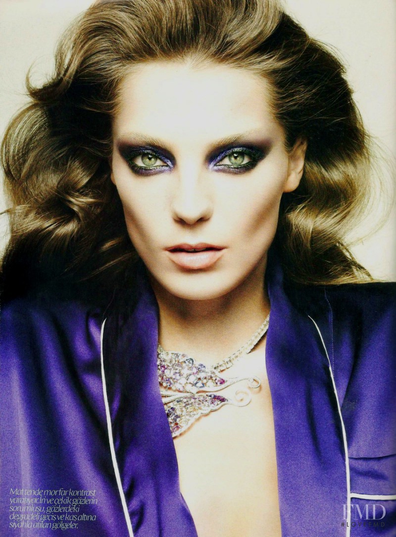 Daria Werbowy featured in Beauty, July 2010