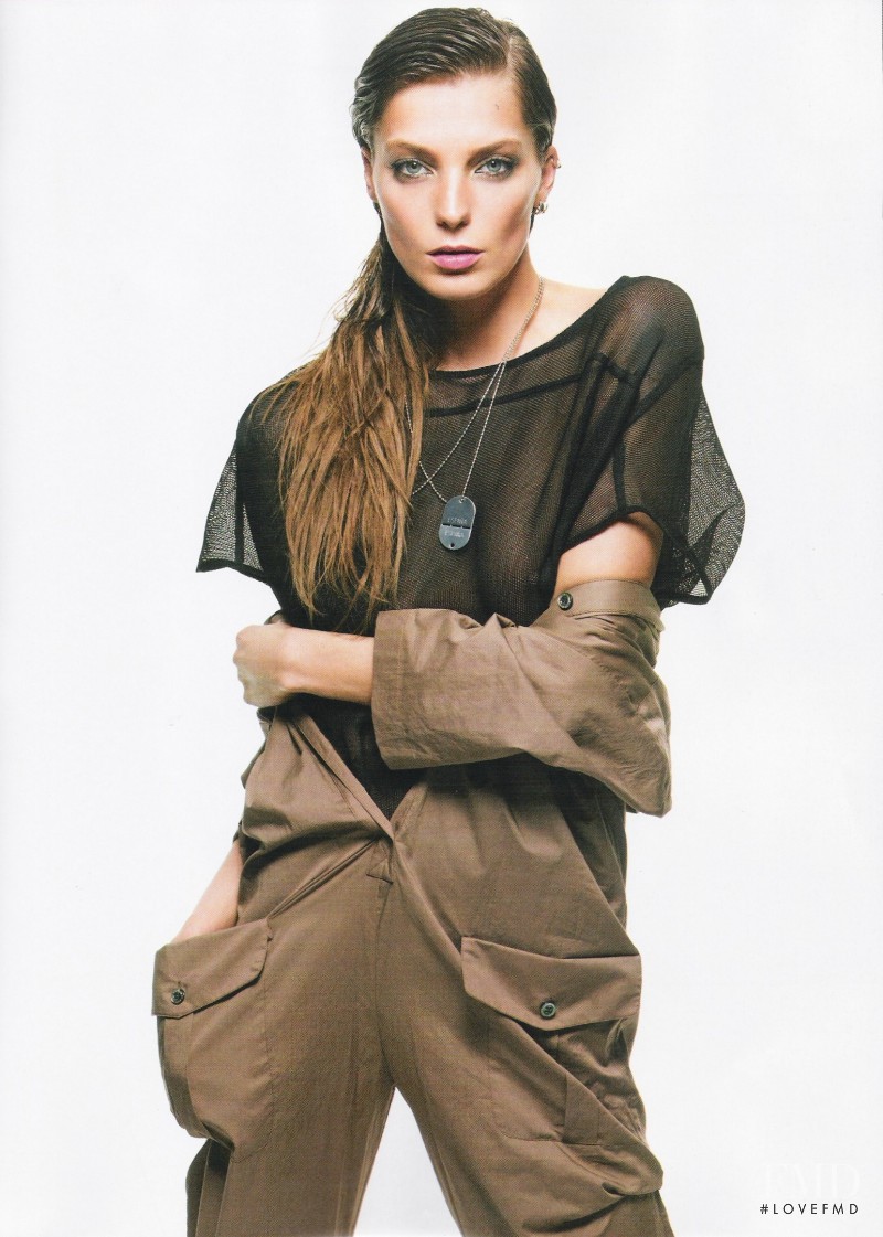 Daria Werbowy featured in En Pie de Guerra, May 2010