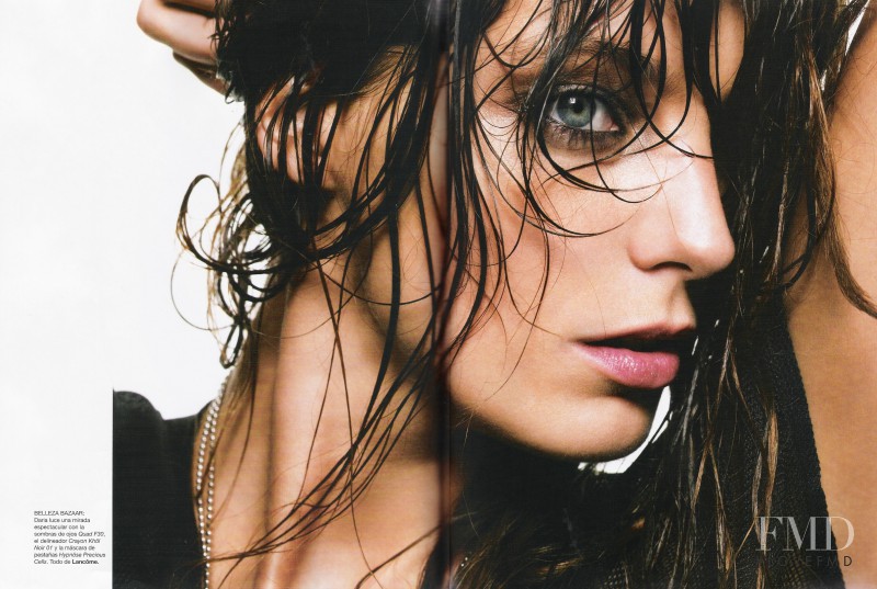 Daria Werbowy featured in En Pie de Guerra, May 2010