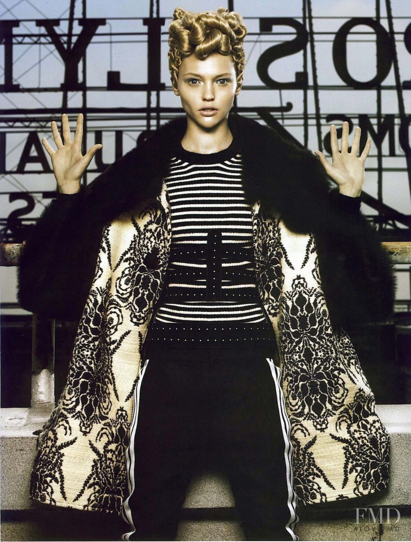 Sasha Pivovarova featured in Samouraï Fiction, October 2007