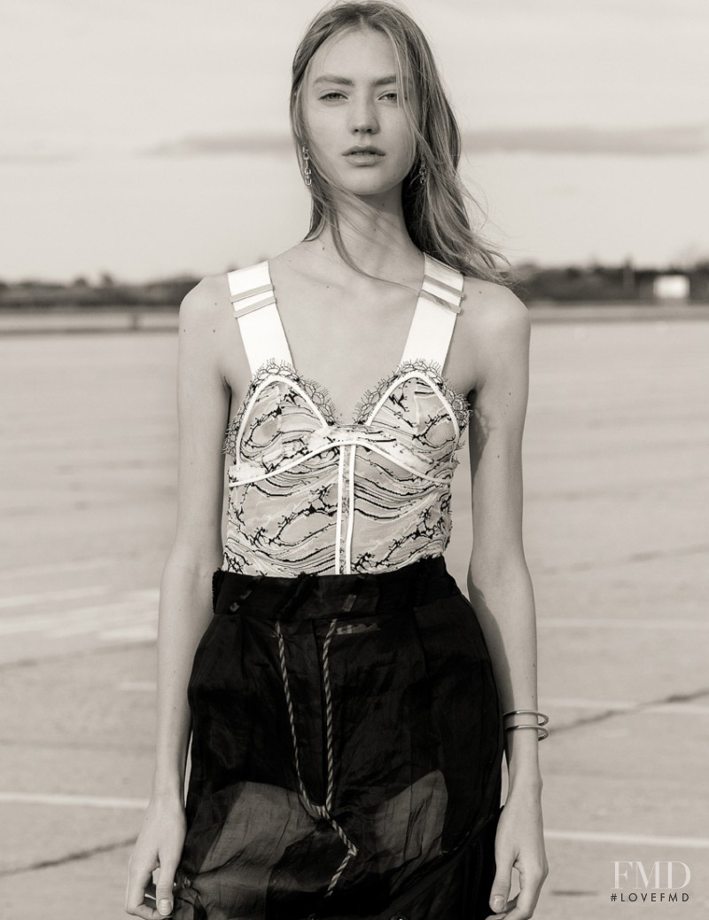 Susanne Knipper featured in Susanne Knipper & Anniek Abma , December 2016