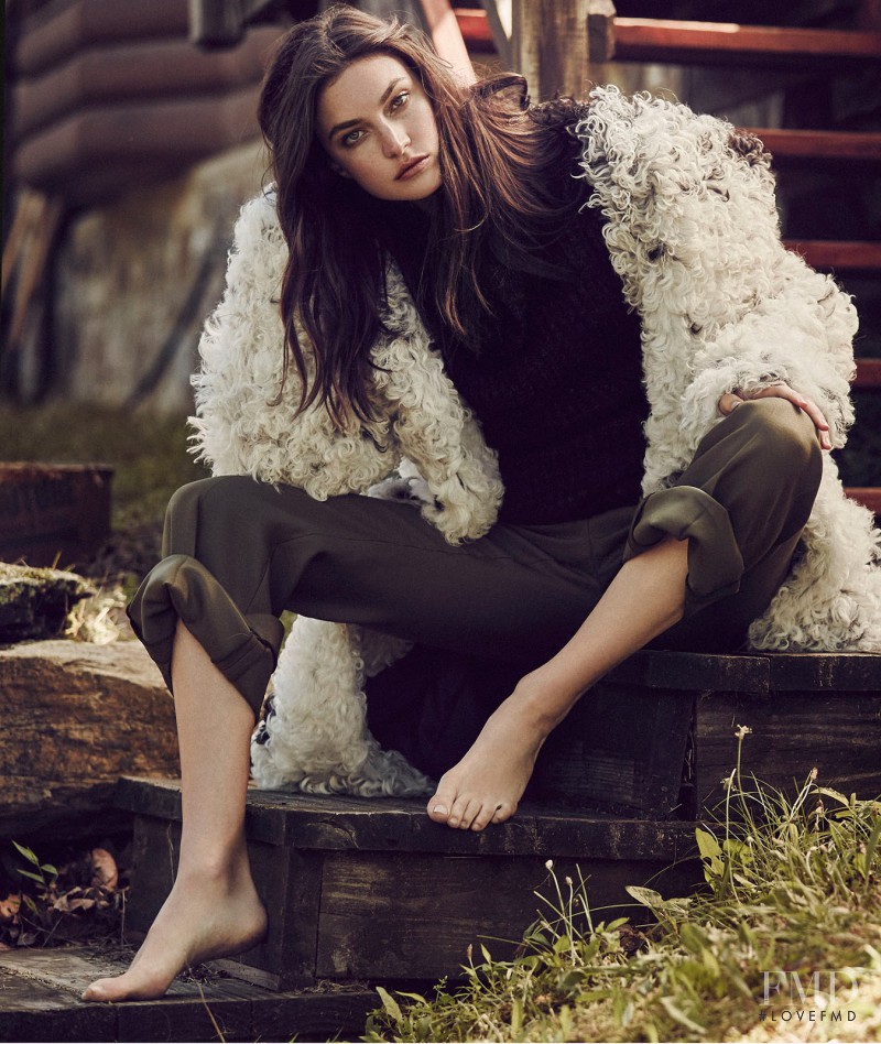 Jacquelyn Jablonski featured in Living The Natural Charm, October 2016