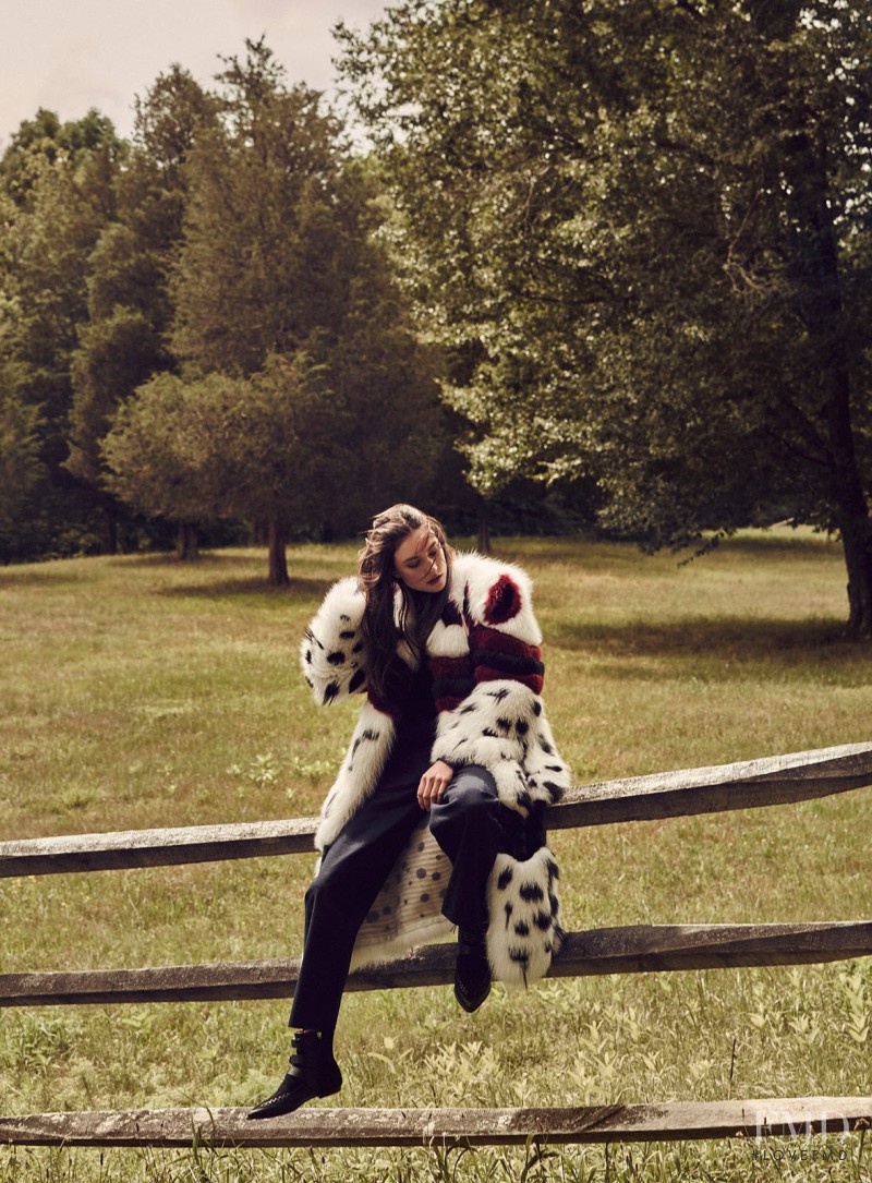 Jacquelyn Jablonski featured in Living The Natural Charm, October 2016