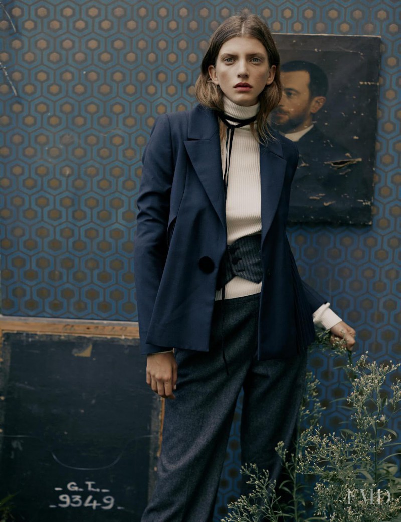Caterina Ravaglia featured in Optical Illusion, November 2016
