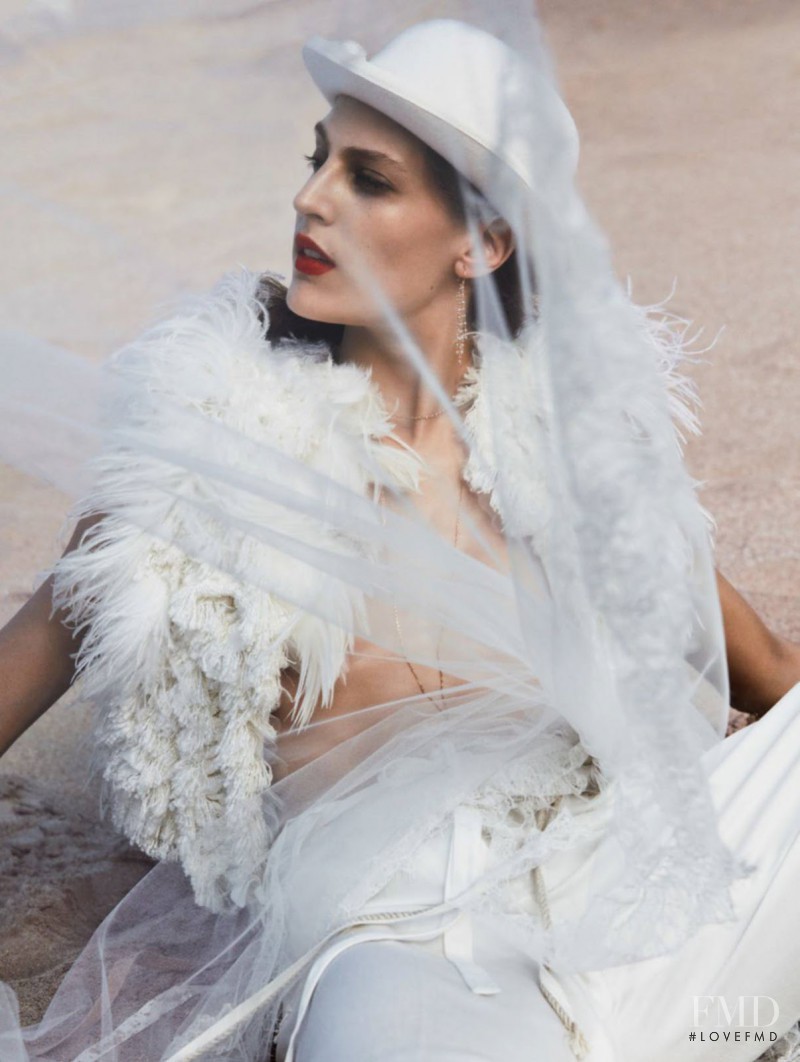 Othilia Simon featured in White Wedding, May 2017