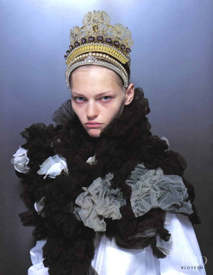 Sasha Pivovarova featured in Robe de chambre, September 2004