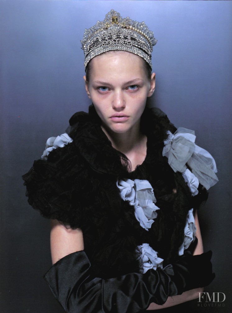 Sasha Pivovarova featured in Robe de chambre, September 2004