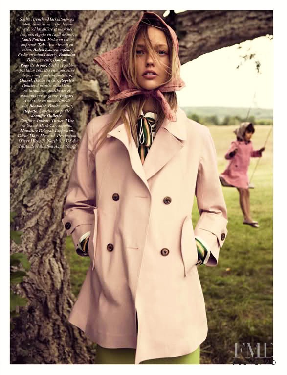 Sasha Pivovarova featured in  Un dimanche à la campagne, November 2010