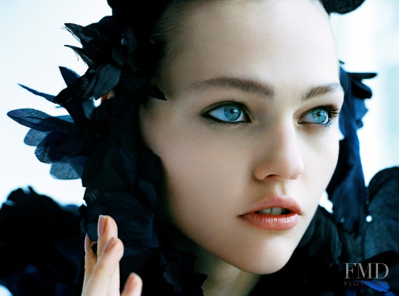 Sasha Pivovarova featured in Anti sweet eyes, November 2006