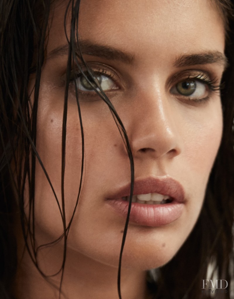 Sara Sampaio featured in Hot Right Now, August 2016