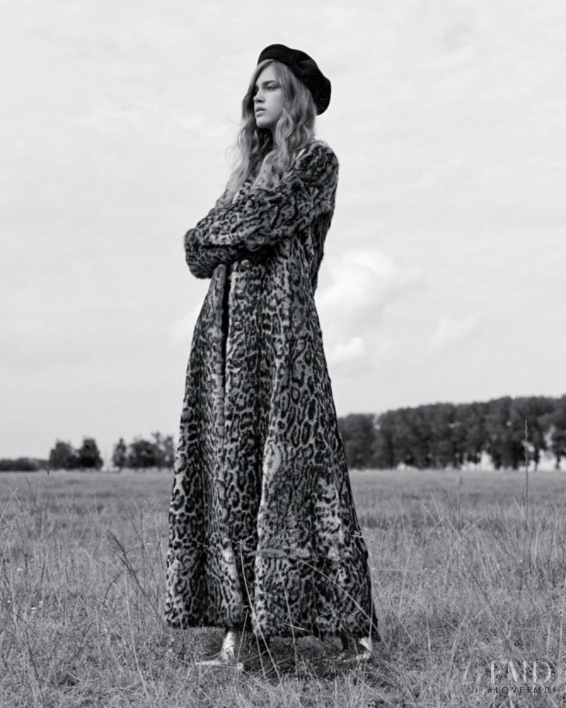 Julia Jamin featured in Special Fashion, September 2016