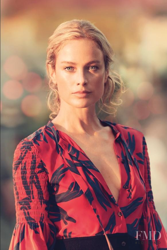 Carolyn Murphy featured in Desde El Lejano Oeste, August 2017