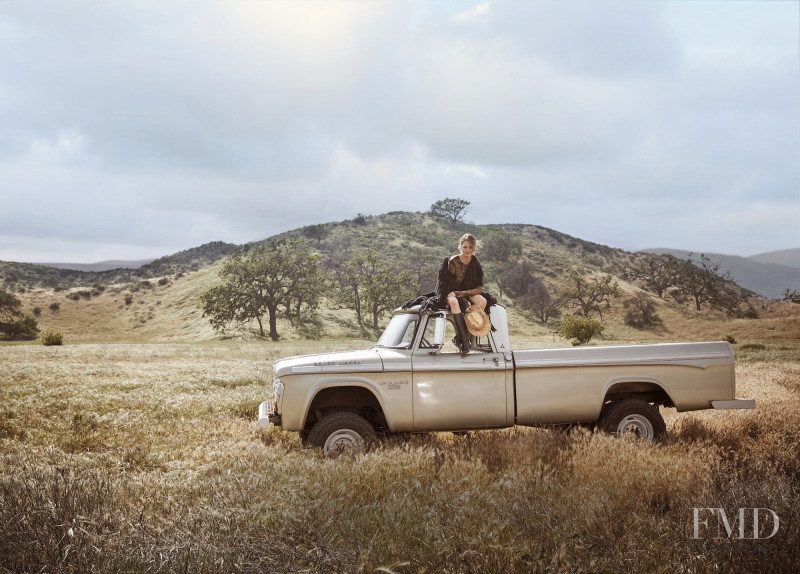 Christine Teigen featured in Chrissy Teigen, July 2017